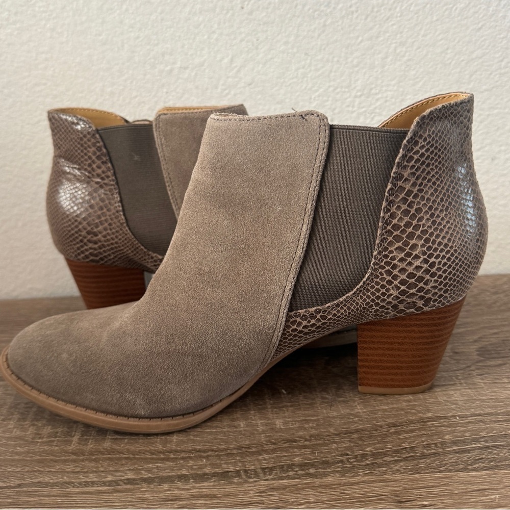 Vionic Anne Bootie, Size 7 - image 5